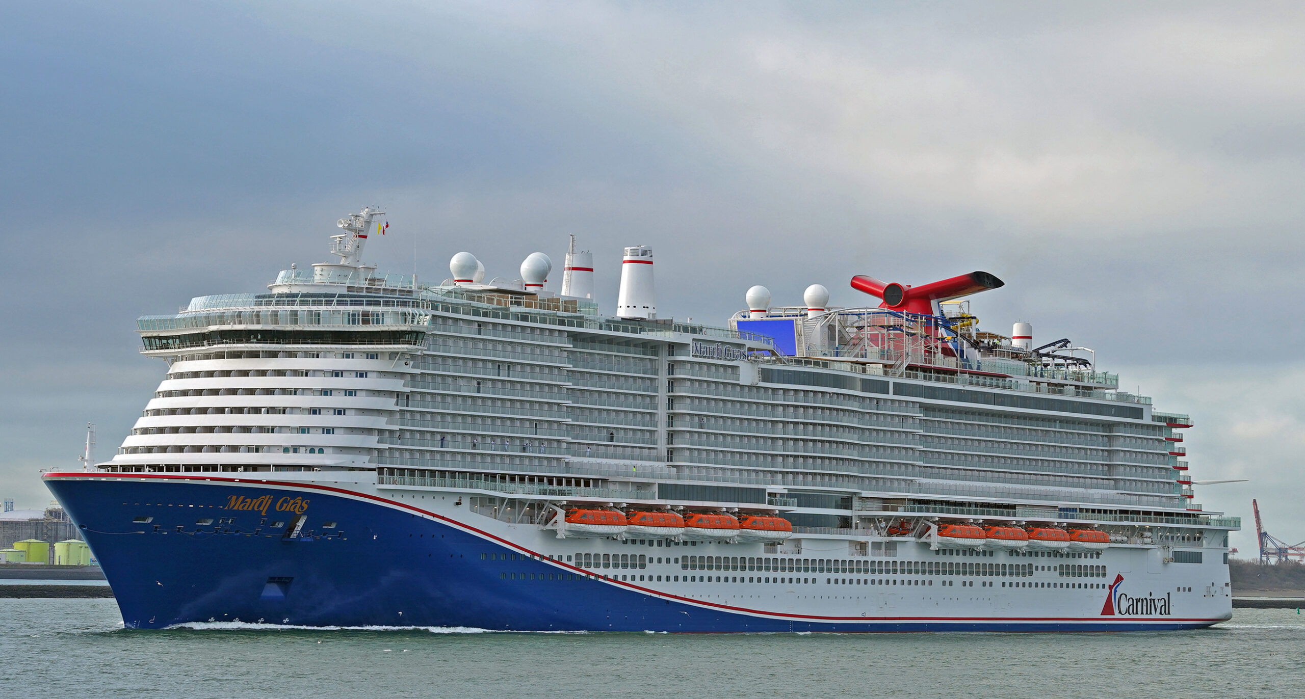 Mardi_Gras_ship_22-12-2020_front_view